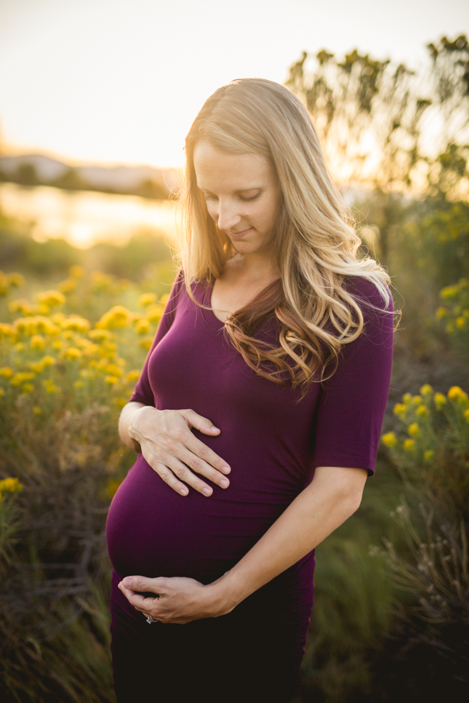 Photo of an expectant mother taken by Becky Michaud, Fort Collins photographer